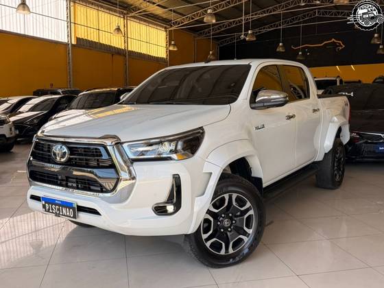 TOYOTA HILUX 2.8 D-4D TURBO DIESEL CD SRX PLUS 4X4 AUTOMÁTICO